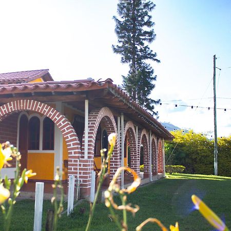 Hotel Campestre Alto Lindo En Guatapé Екстериор снимка