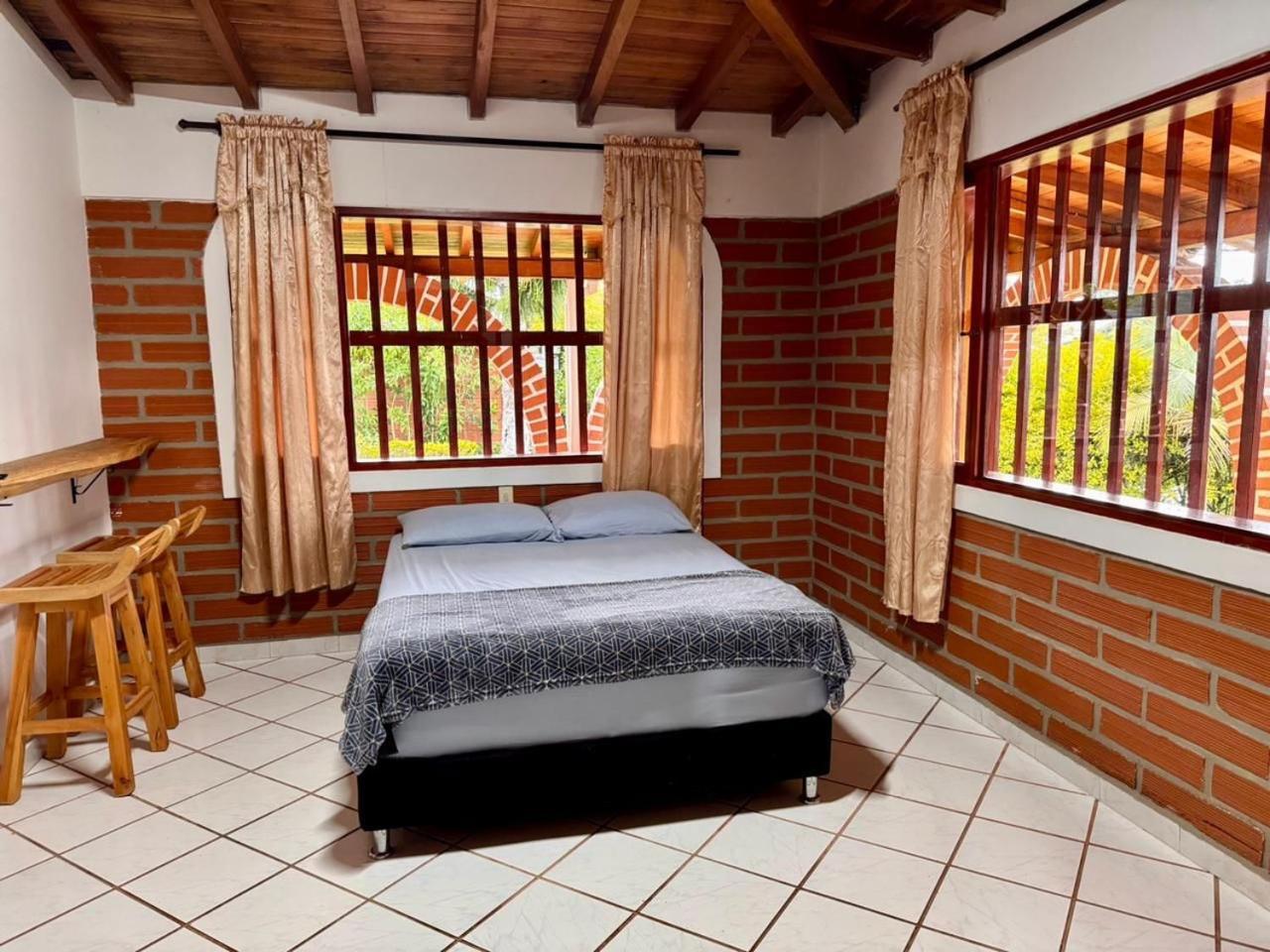Hotel Campestre Alto Lindo En Guatapé Екстериор снимка