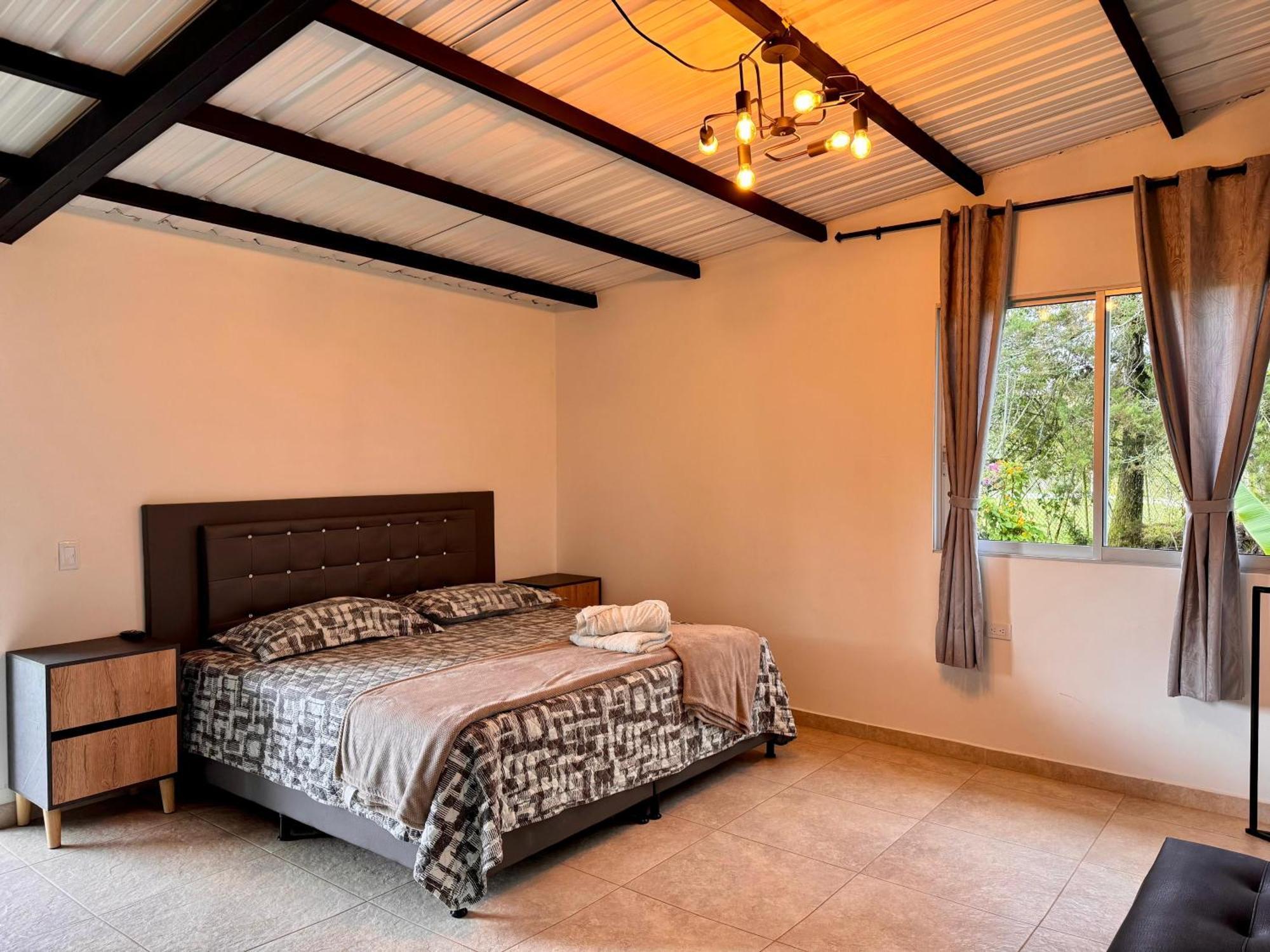 Hotel Campestre Alto Lindo En Guatapé Екстериор снимка
