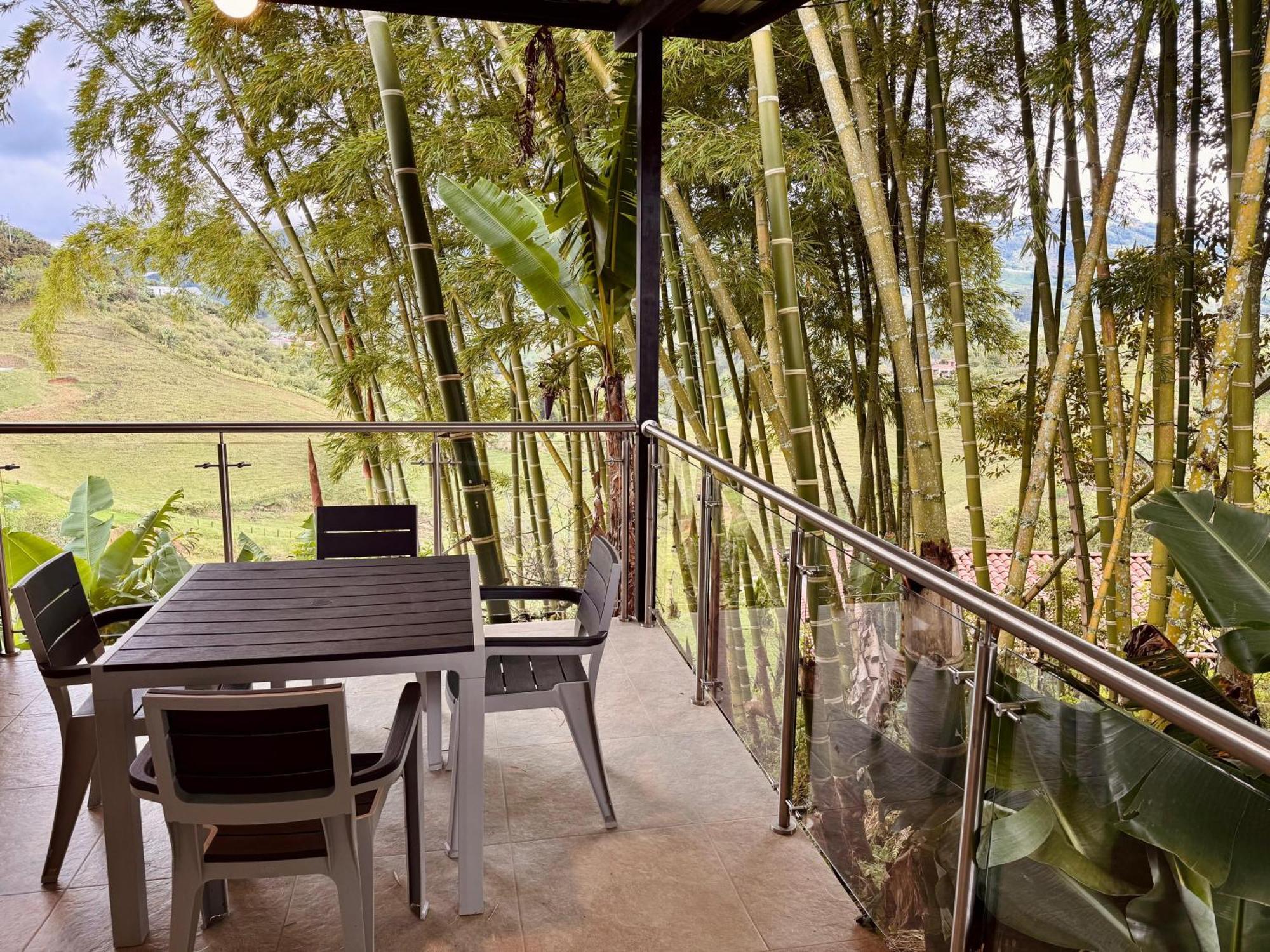 Hotel Campestre Alto Lindo En Guatapé Екстериор снимка