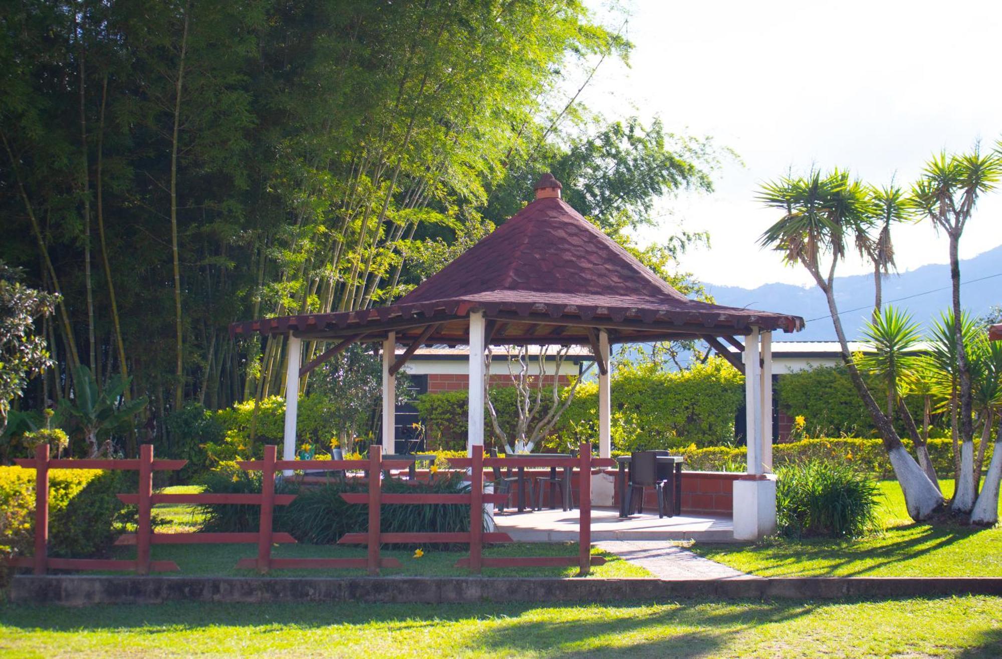 Hotel Campestre Alto Lindo En Guatapé Екстериор снимка