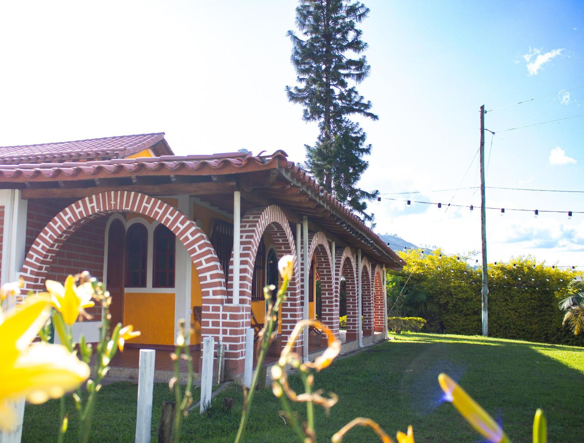 Hotel Campestre Alto Lindo En Guatapé Екстериор снимка