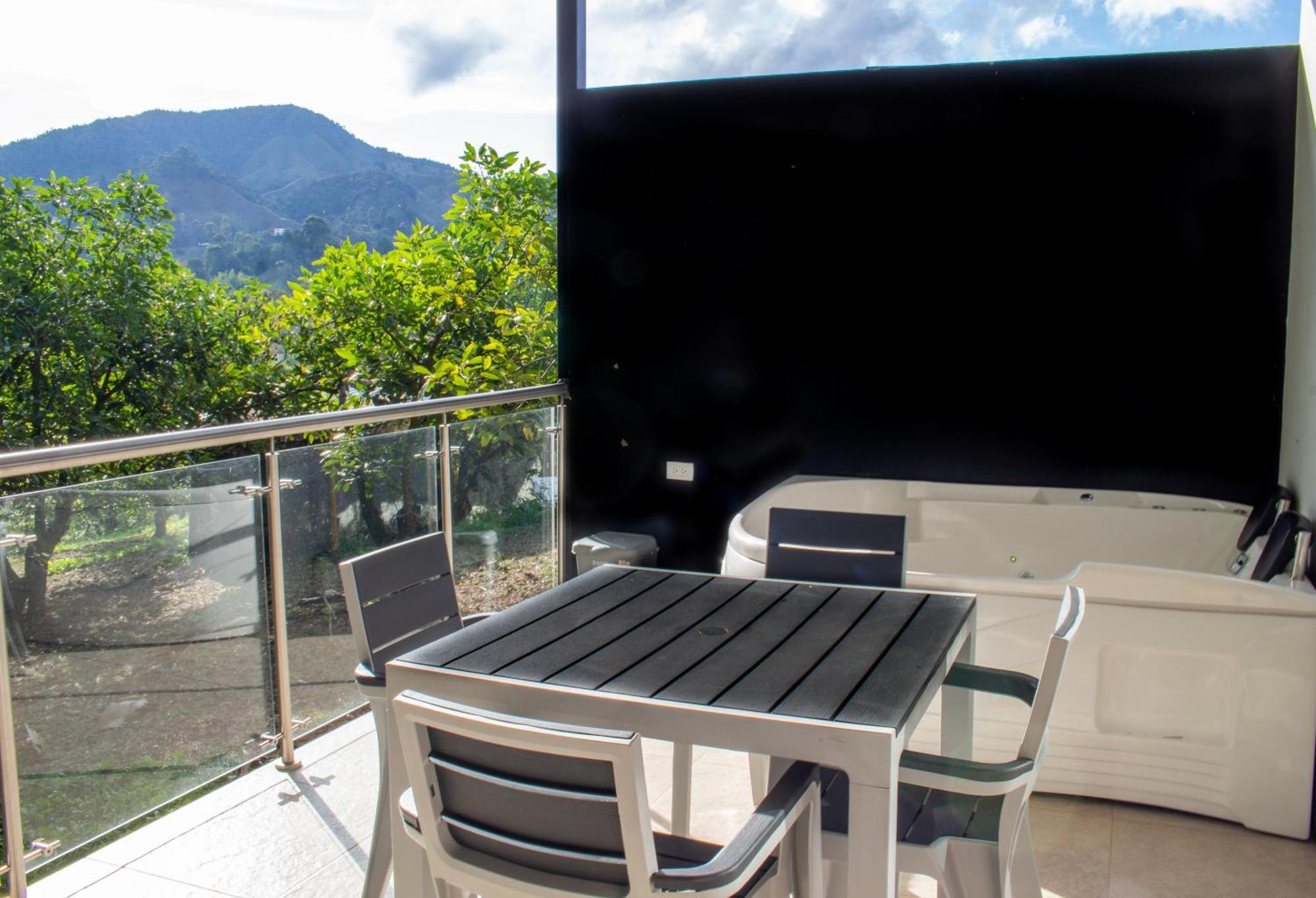 Hotel Campestre Alto Lindo En Guatapé Екстериор снимка